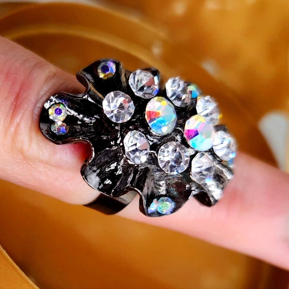 Adjustable costume statement‎ ring sz 5.5 black metal band w crystals